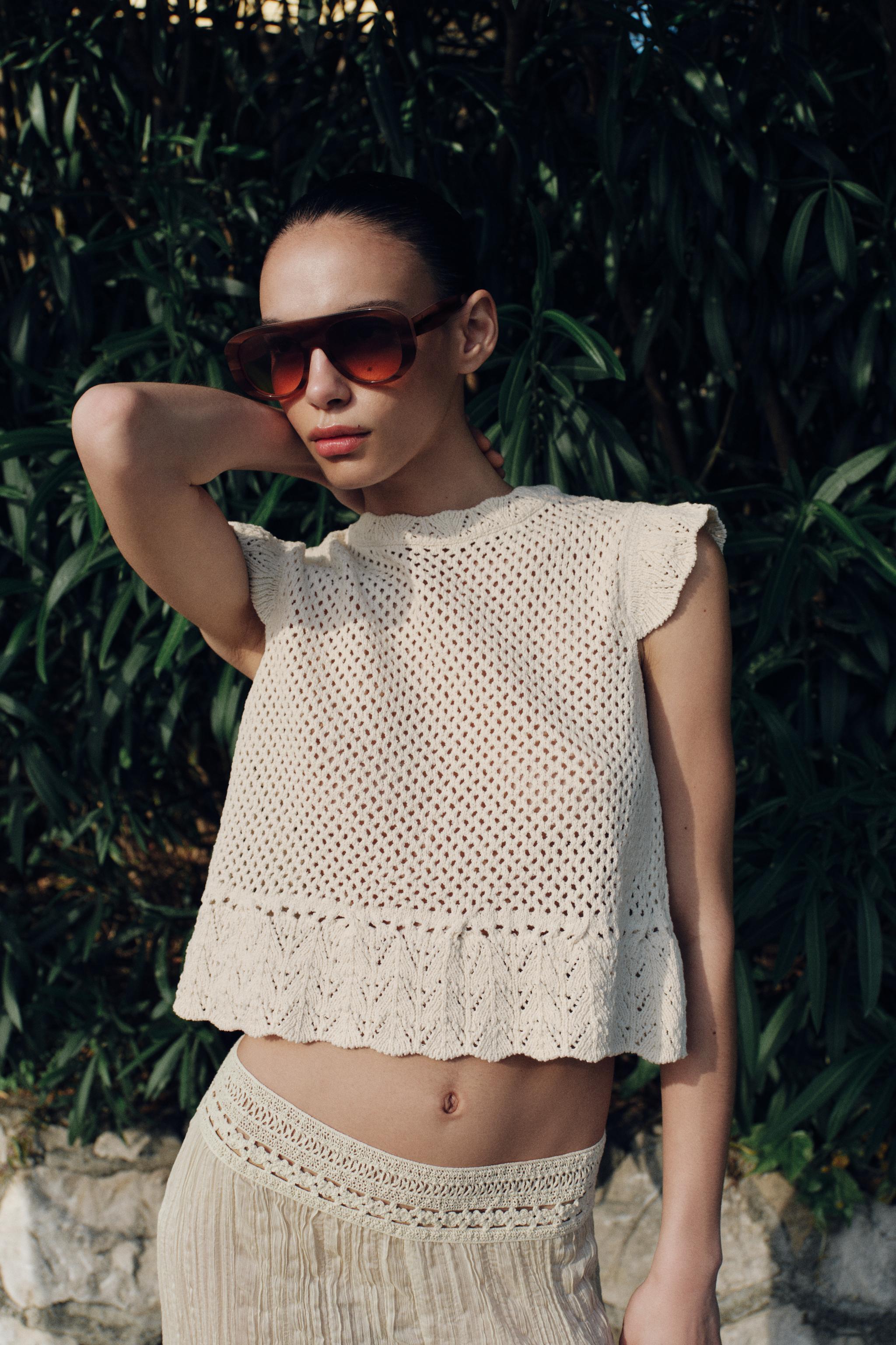 OPEN-KNIT TOP